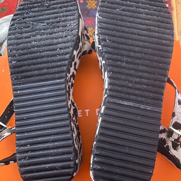 Rocket Dog leopard platform sandals. - Picture 3 of 8
